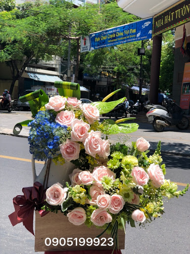 Shop Hoa Tươi Đà Nẵng - Gia Hân - Tiệm Hoa Hoa Tốt Nghiệp Đà Nẵng
