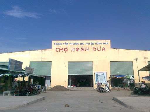 Chợ Ngan Dừa - Tiệm hoa tại Huyện Hồng Dân, Bạc Liêu
