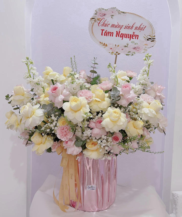 hoa sinh nhật, giỏ hoa sinh nhật tông trắng, hoa sinh nhật tông trắng đẹp