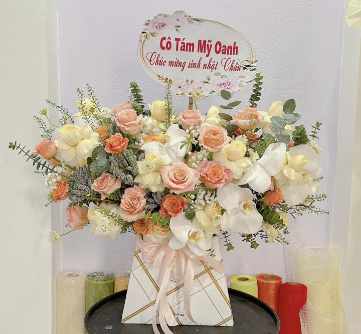 hoa sinh nhật, giỏ hoa sinh nhật tông trắng, hoa sinh nhật tông trắng đẹp