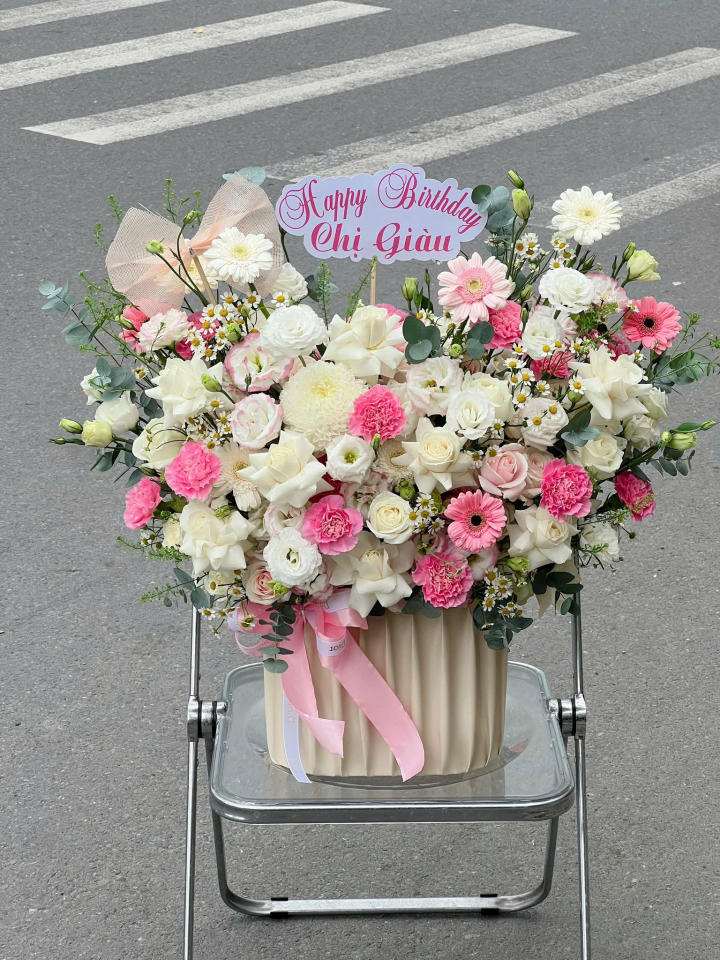 hoa sinh nhật, giỏ hoa sinh nhật tông trắng, hoa sinh nhật tông trắng đẹp